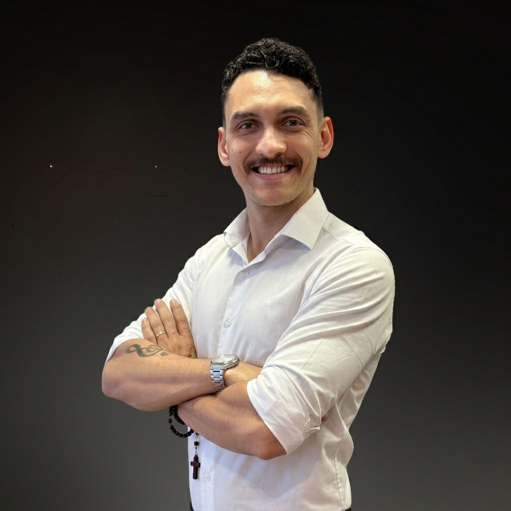Artur Brandão, consultor especializado em alto padrão na Enseada Azul